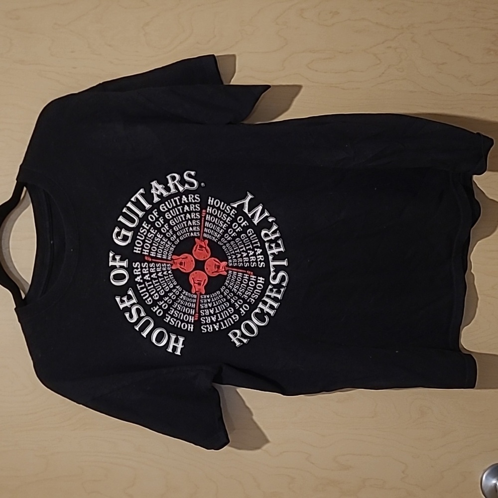Size M House of Guitars t-shirt